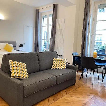 Square Nocleg ze śniadaniem Paryż