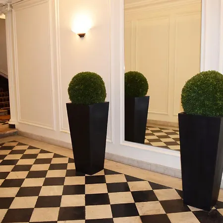 Square Nocleg ze śniadaniem