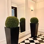 Bed & Breakfast Square
