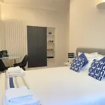 Bed & Breakfast Square Paris