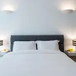 Square 4* Paris