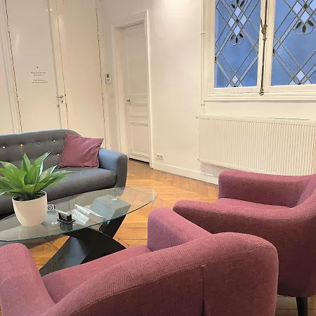 לינה וארוחת בוקר Square