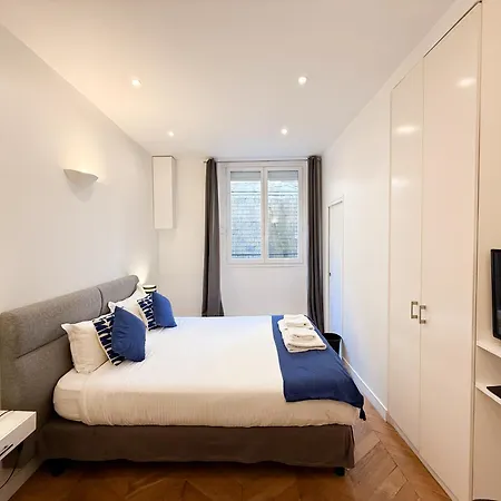 Square Bed & Breakfast