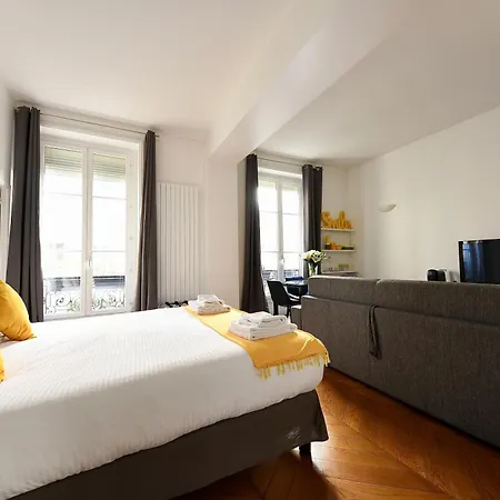 Square Bed & Breakfast Parigi
