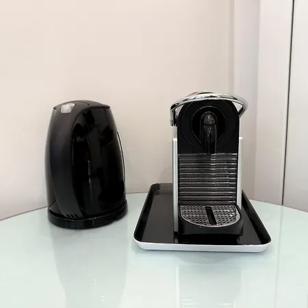 Square 4* باريس