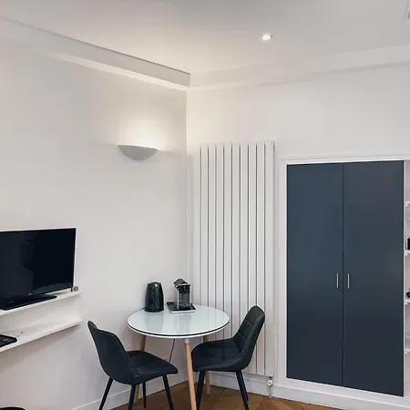 Square Bed & Breakfast