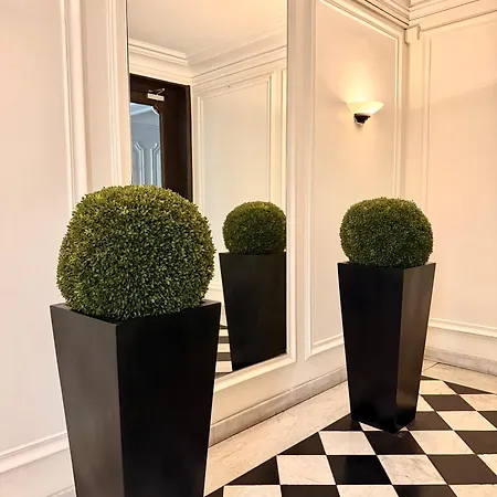 Bed & Breakfast Square