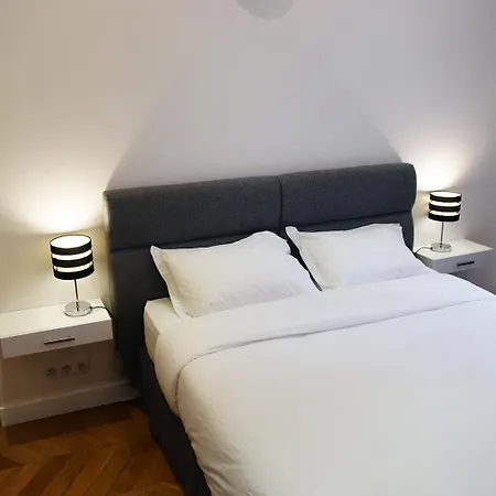 Bed & Breakfast Square