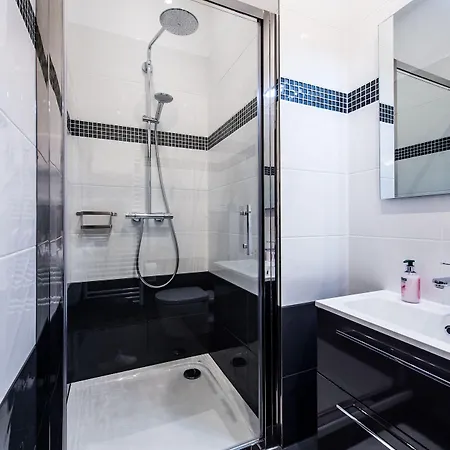 Bed & Breakfast Square 4*