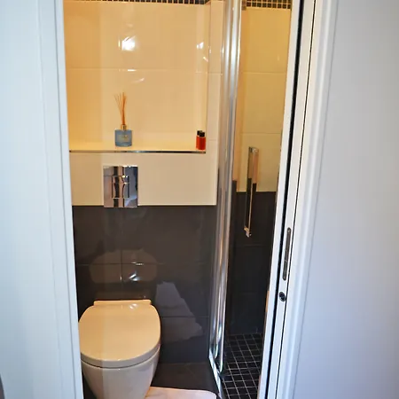 Square Bed & Breakfast