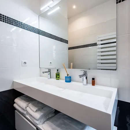 Square Bed & Breakfast