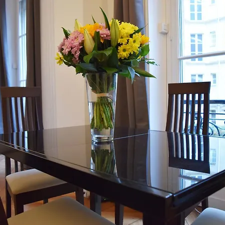 Square Bed & Breakfast 4*