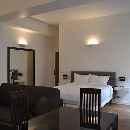 Square Bed & Breakfast Parigi