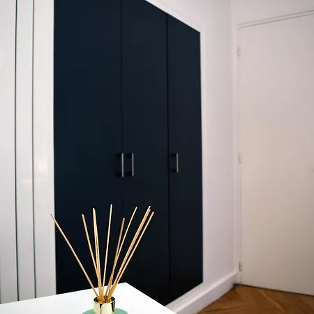 לינה וארוחת בוקר Square 4*