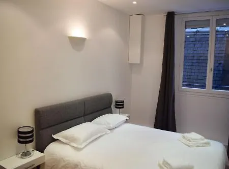 Square Bed & Breakfast Parigi