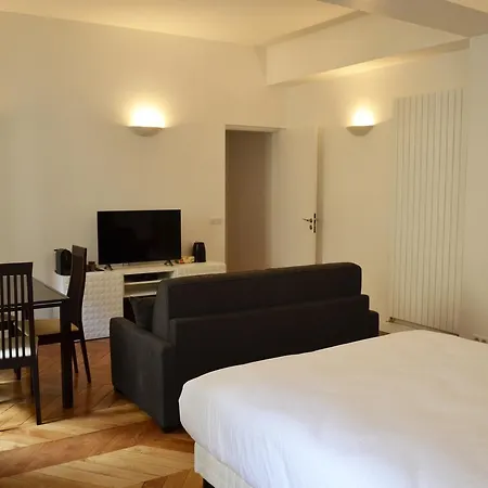 Square Bed & Breakfast 2*