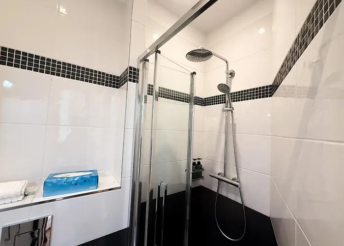 Nocleg ze śniadaniem Square 4*